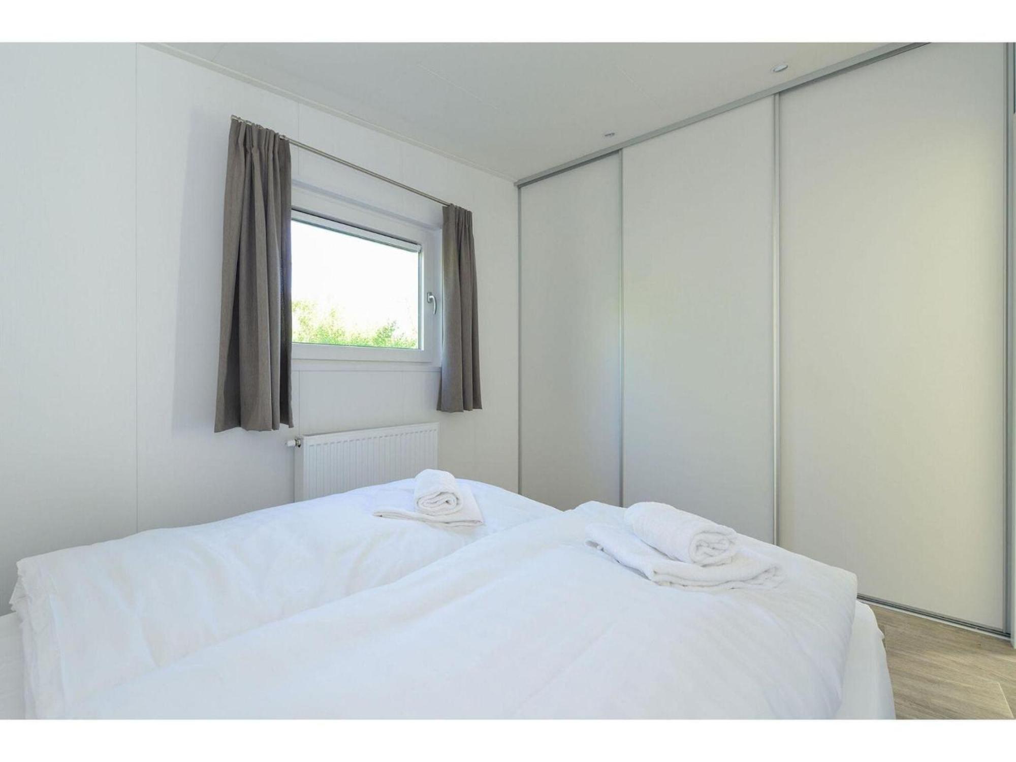 Brand New Chalets At 10 Minutes From The Oosterschelde Heinkenszand Exterior photo